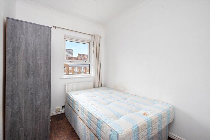 2 Bedroom Flat To Rent In Beaulieu Lodge, Schooner Close, London, E14