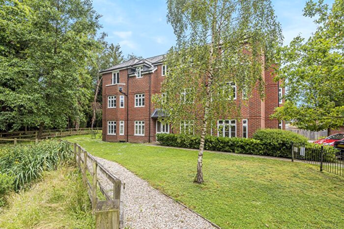 2 Bedroom Flat For Sale In Hermitage, West Berkshire, RG18