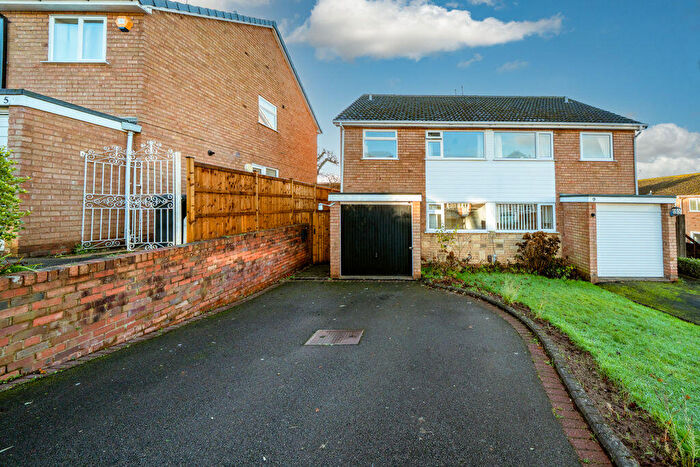 3 Bedroom Semi-Detached House For Sale In Eton Walk, Hagley, DY9