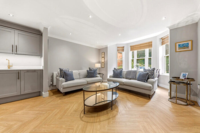 2 Bedroom Apartment For Sale In Allerton Hill, Leeds, LS7