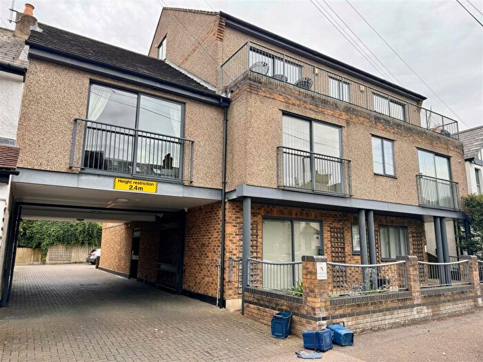 2 Bedroom Apartment To Rent In Glendale Gardens, Leigh-On-Sea, SS9