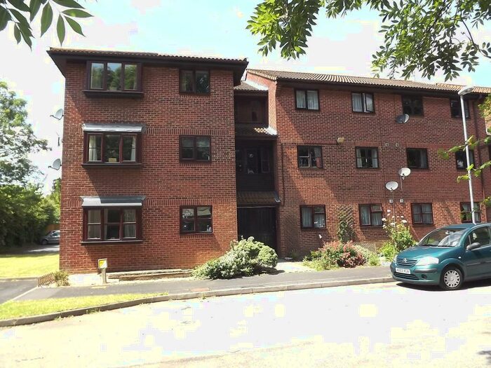 2 Bedroom Flat To Rent In Honeywood Close, Hilsea, PO3
