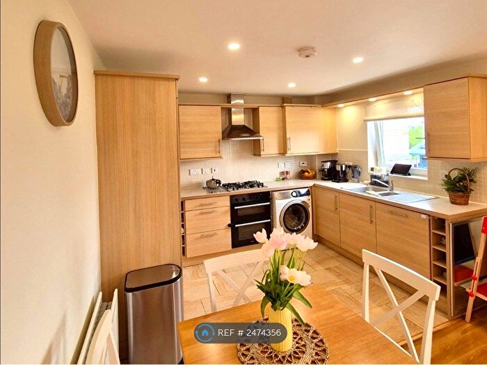 2 Bedroom Flat To Rent In Burford Gardens, Cardiff, CF11