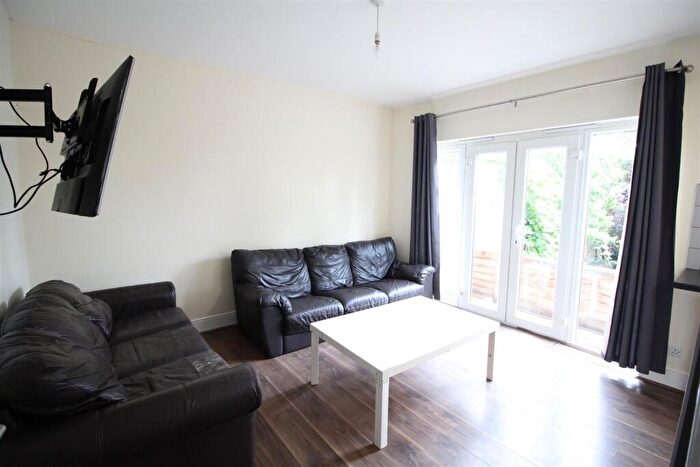 5 Bedroom Semi-Detached House To Rent In £pppw Excl Bills - Bed On Welby Avenue, Lenton, Nottingham, NG7