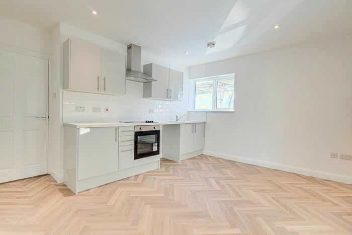 1 Bedroom Studio To Rent In Elmsleigh Drive, Leigh-On-Sea, SS9