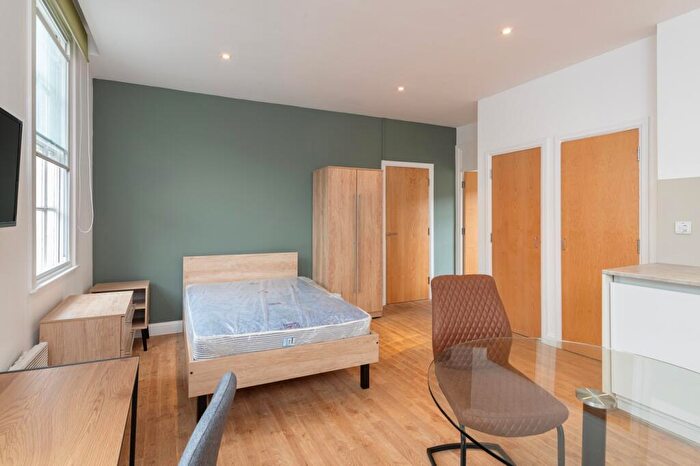 1 Bedroom Flat To Rent In Saint James's Parade, Bath, BA1