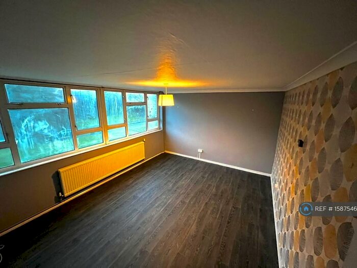 3 Bedroom Flat To Rent In Viaduct Court, Lower Cwm, Pontypool, NP4