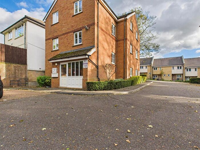 2 Bedroom Flat To Rent In Flat Grove Mill Court, Grove Road, Hitchin, SG4