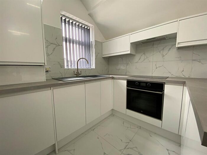 Studio To Rent In Holton Road, Barry, CF63