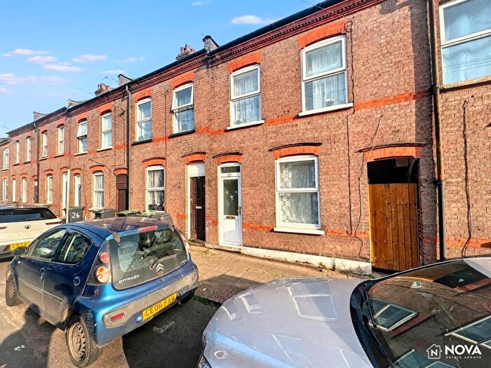 3 Bedroom Terraced House For Sale In Ridgway Road, Luton, LU2