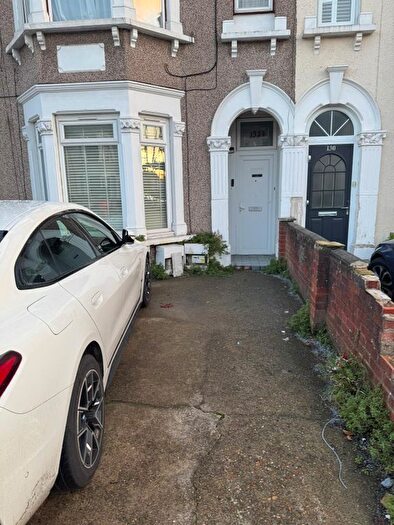 2 Bedroom Flat To Rent In Thorold Road, IG1