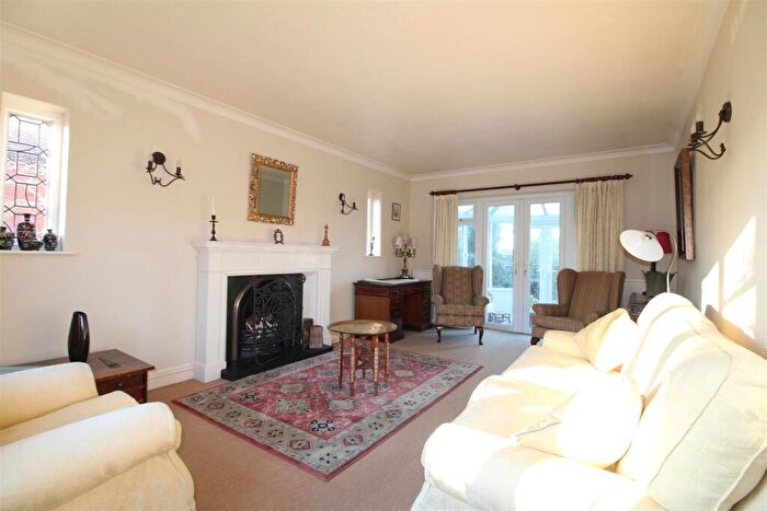 4 Bedroom Detached House For Sale In Bridgnorth Road, Stourton, DY7