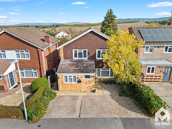 4 Bedroom Detached House For Sale In Golden Miller Road, Wymans Brook, Cheltenham, GL50