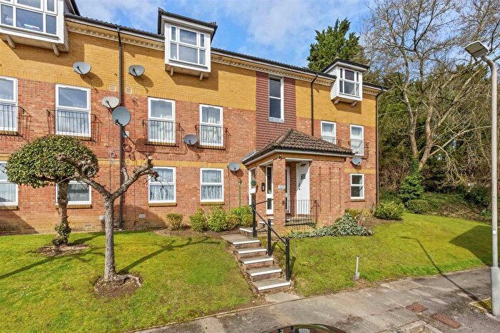 2 Bedroom Flat For Sale In Lower Furney Close, High Wycombe, HP13