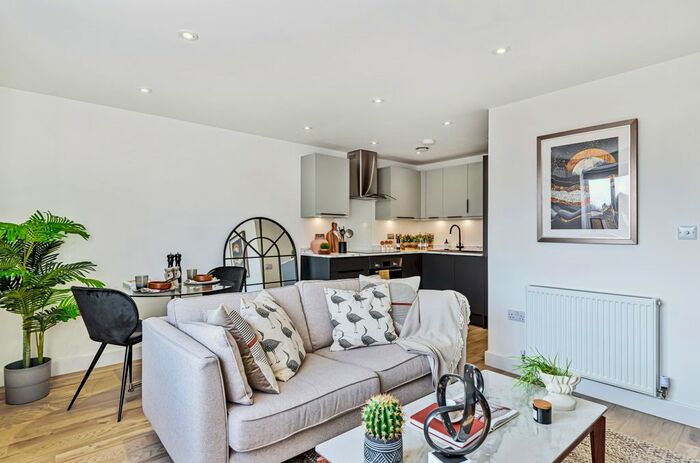 1 Bedroom Flat To Rent In Windmill Lane, Hanwell, UB2