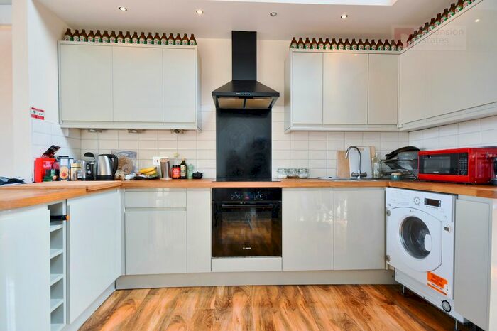 4 Bedroom Flat To Rent In Newark Street, Whitechapel, Aldgate, London, City, E1