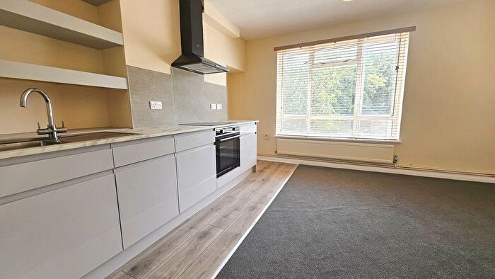 2 Bedroom Flat To Rent In Whitethorne Place, West Drayton, UB7