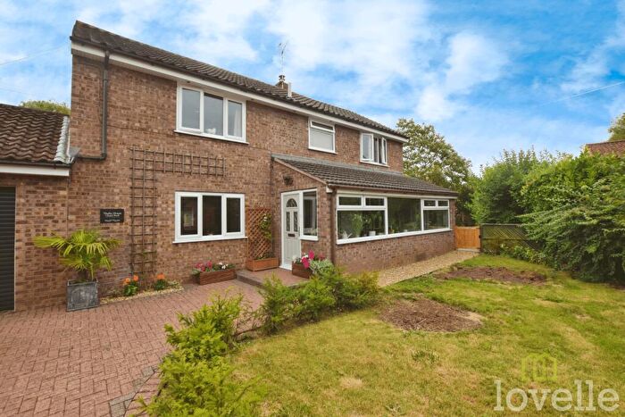 5 Bedroom Detached House For Sale In Chapel Road, Fillingham, DN21