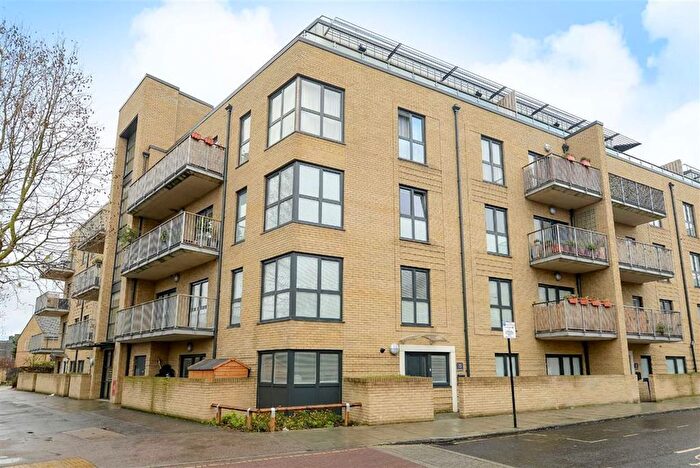 3 Bedroom Flat To Rent In Coopers Road, Bermondsey, SE1