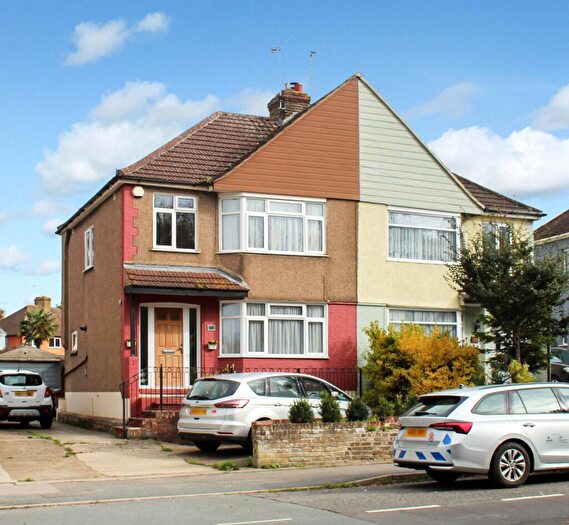 3 Bedroom Semi-Detached House For Sale In Springhead Road, Northfleet, Gravesend, DA11