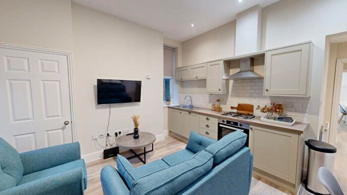 2 Bedroom Flat To Rent In Waverley Centre, - Portland Road, NG7