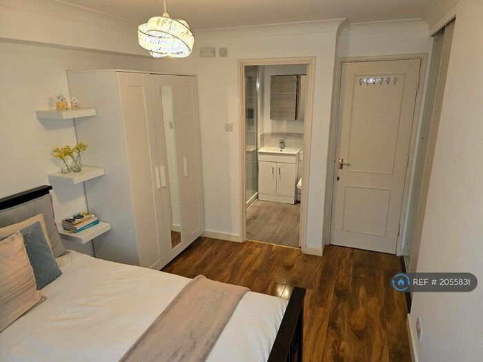 2 Bedroom Flat To Rent In French Apartments, Purley, CR8