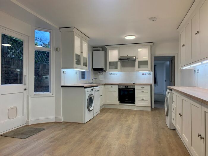 2 Bedroom Flat To Rent In Alexandra Road, London, SW19