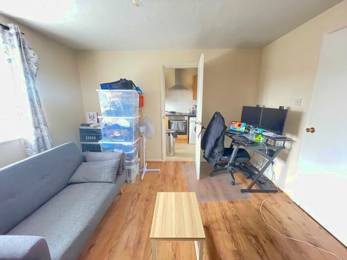 1 Bedroom Flat To Rent In Kilmington Close, Bracknell, RG12