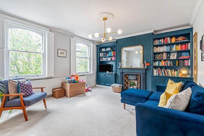 3 Bedroom Flat For Sale In Loveridge Road, West Hampstead, London, NW6
