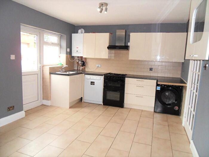 2 Bedroom Flat To Rent In Legrace Avenue, Hounslow, TW4