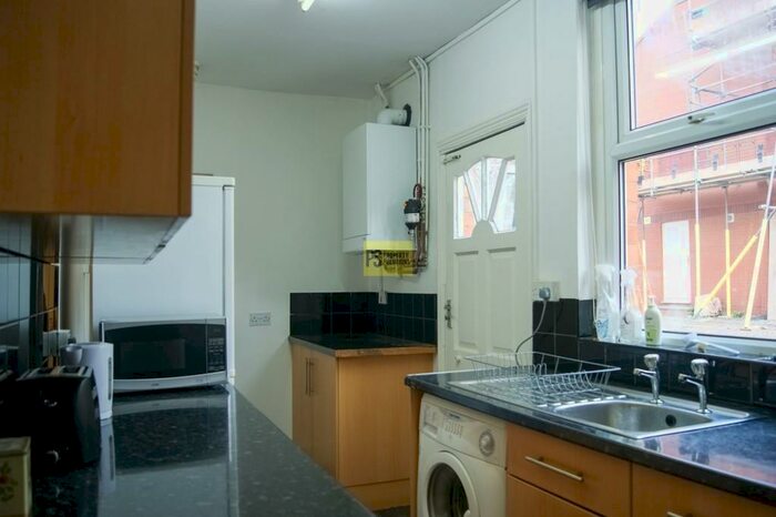 4 Bedroom End Of Terrace House To Rent In Dawlish Road, Selly Oak - Student Property, B29