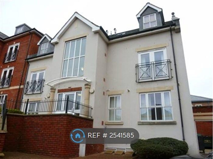 2 Bedroom Flat To Rent In Conigre Square, Trowbridge, BA14