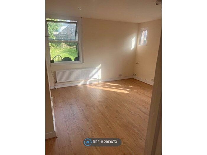 2 Bedroom Flat To Rent In Algernon Road, Hendon, NW4