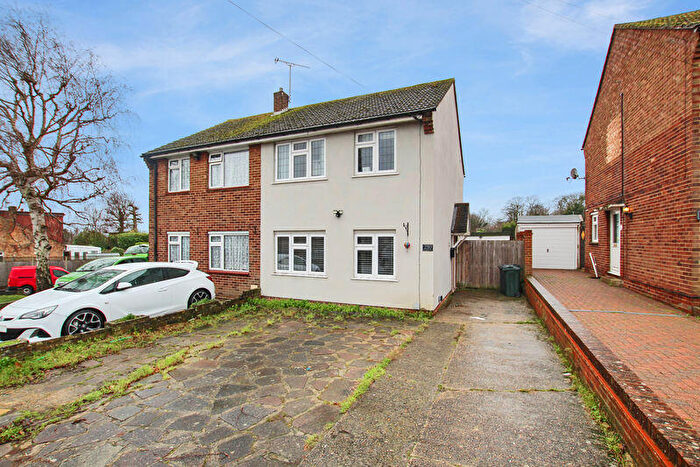 3 Bedroom Semi-Detached House For Sale In Summerhouse Drive, Joydens Wood, DA2