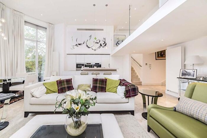4 Bedroom Flat To Rent In Hyde Park Gate, London, SW7
