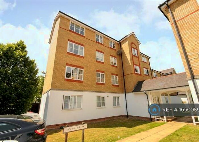 2 Bedroom Flat To Rent In Clarence Close, Barnet, EN4