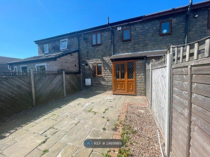 3 Bedroom Terraced House To Rent In John Booth Close, Roberttown, WF15