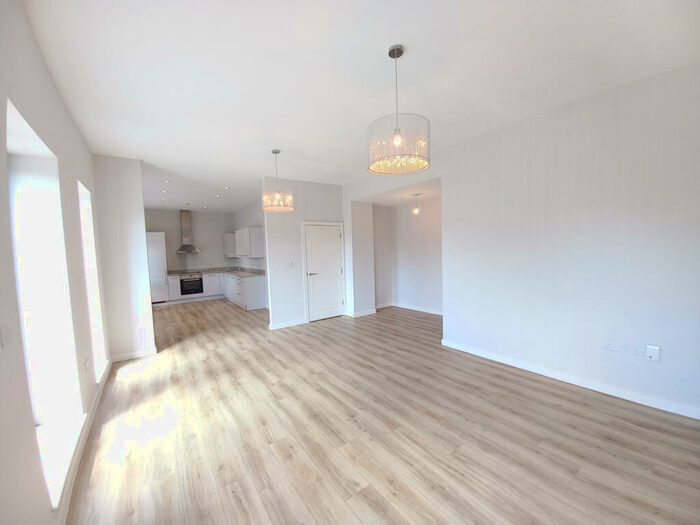 2 Bedroom Flat To Rent In Chichester Road, Southend On Sea, Essex, SS1