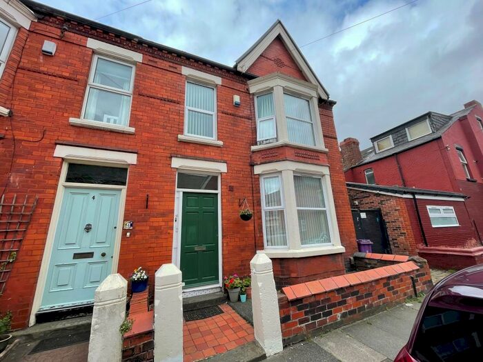 2 Bedroom Flat To Rent In Oakdale Road, L18