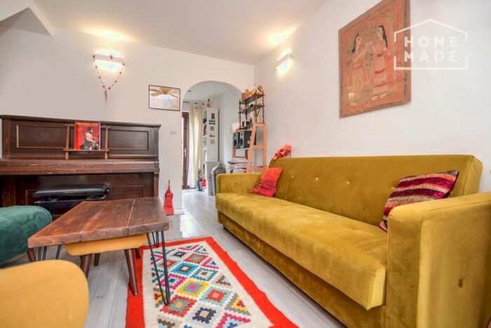 3 Bedroom Maisonette To Rent In Howland Way, Canada Water, SE16