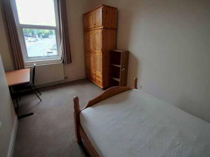 8 Bedroom House To Rent In Burley Road, Leeds, LS3