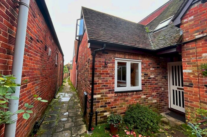 1 Bedroom Cottage To Rent In Solent Mews, Lymington, SO41