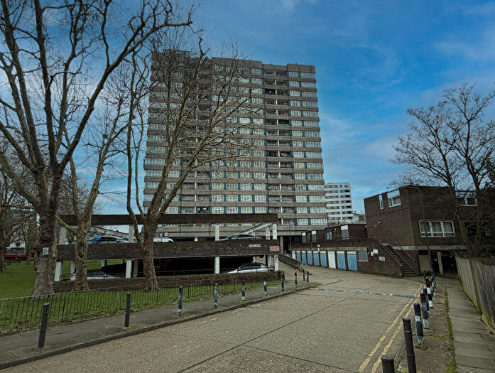 1 Bedroom Flat For Sale In Flat Windmill Court, Mapesbury Road, Cricklewood, London, NW2