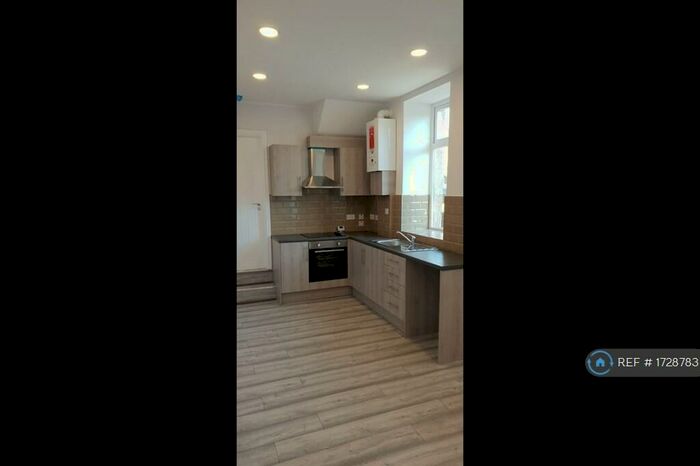 1 Bedroom Flat To Rent In Whalley Road, Accrington, BB5