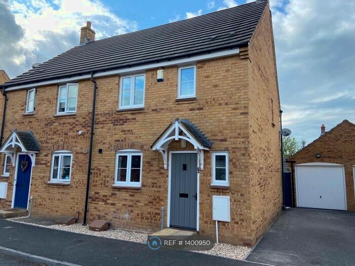 3 Bedroom Semi-Detached House To Rent In Shrewsbury Road, Yeovil, BA21
