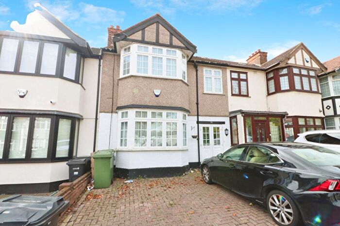 4 Bedroom Terraced House To Rent In Oakleafe Gardens, Ilford, IG6