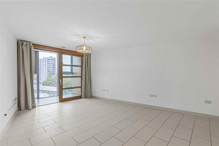 1 Bedroom Flat To Rent In Lombard Road, Battersea, SW11