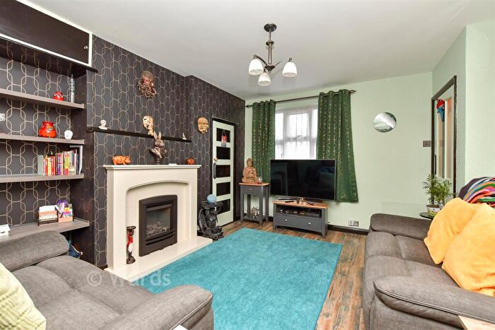 3 Bedroom Terraced House For Sale In Longley Road, Rochester, Kent, ME1