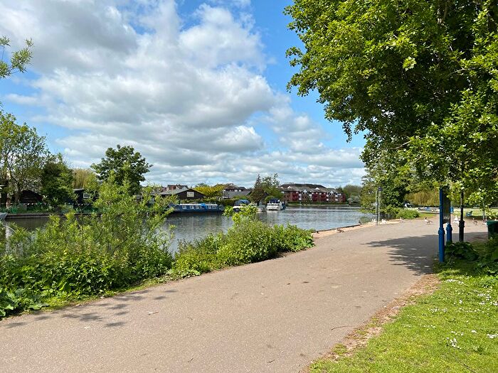 2 Bedroom Flat To Rent In Abbotsmead Place, Reading, RG4