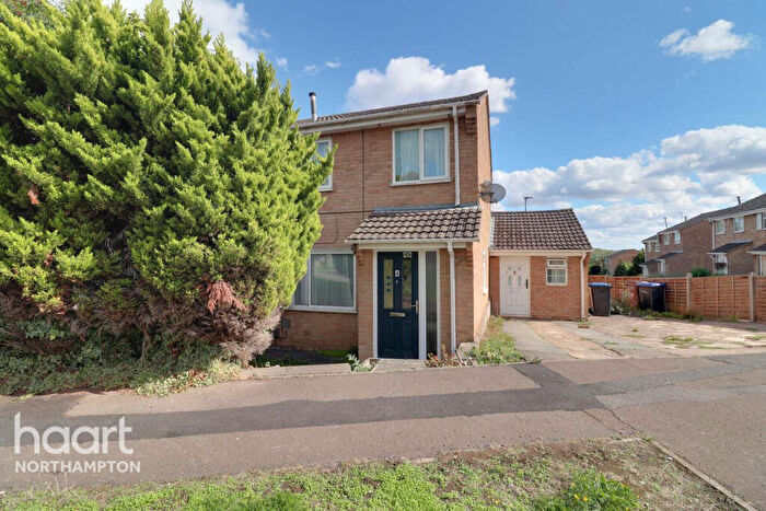 3 Bedroom Semi-Detached House To Rent In Seaton Drive, Northampton, NN3